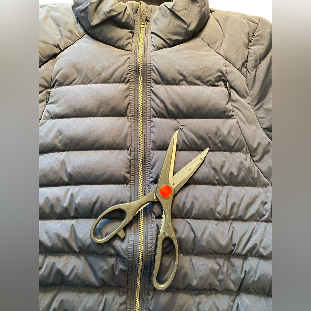 Lululemon Fluffed Up Jacket  12  Inkwell - Picture 5 of 7